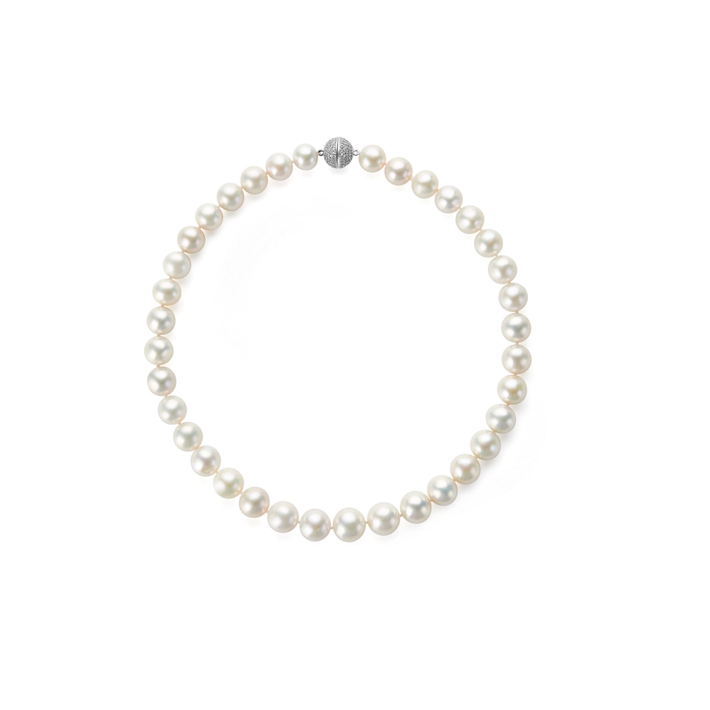 Single strand magnetic clasp pearl necklace with a gray clasp on a white background