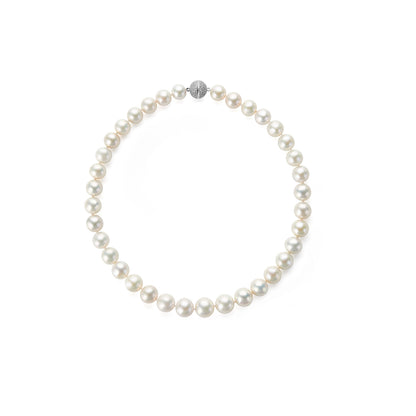 Single strand magnetic clasp pearl necklace with a gray clasp on a white background