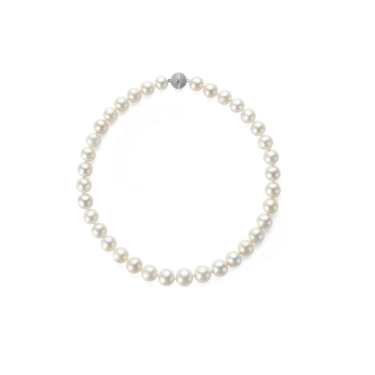 Single strand magnetic clasp pearl necklace with a gray clasp on a white background